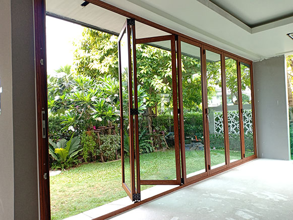 125 Series Heavy-Duty Folding Doors for American Homes and Commercial Projects